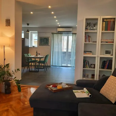 Home Apartment *