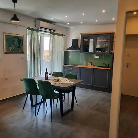 Home Apartment *