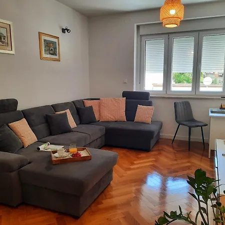 Apartment Home *
