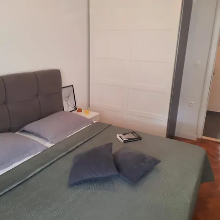 Apartment Home *
